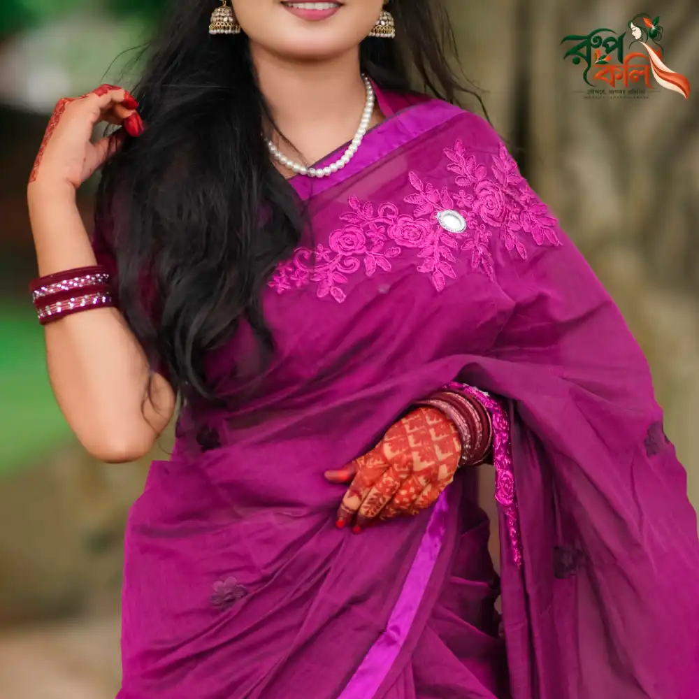 রয়্যাল ওয়াইন ফ্লোরাল এমব্রয়ডারি শাড়ি - Image 2