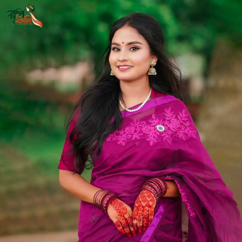 রয়্যাল ওয়াইন ফ্লোরাল এমব্রয়ডারি শাড়ি - Image 3
