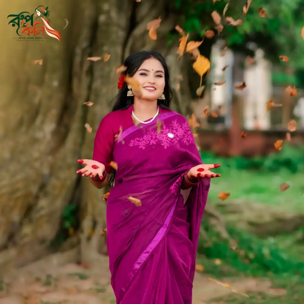 রয়্যাল ওয়াইন ফ্লোরাল এমব্রয়ডারি শাড়ি - Image 5