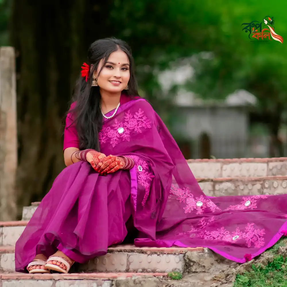 রয়্যাল ওয়াইন ফ্লোরাল এমব্রয়ডারি শাড়ি - Image 6