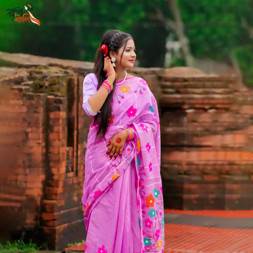 ল্যাভেন্ডার ফ্লোরাল আর্টিস্ট্রি শাড়ি - Image 2