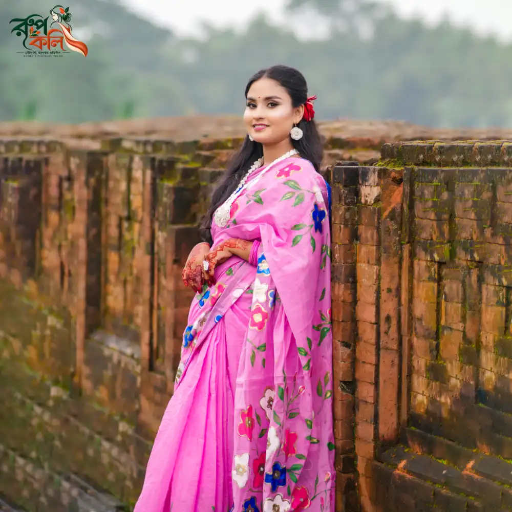 পিঙ্ক ফ্লোরাল পেইন্টেড শাড়ি - Image 2