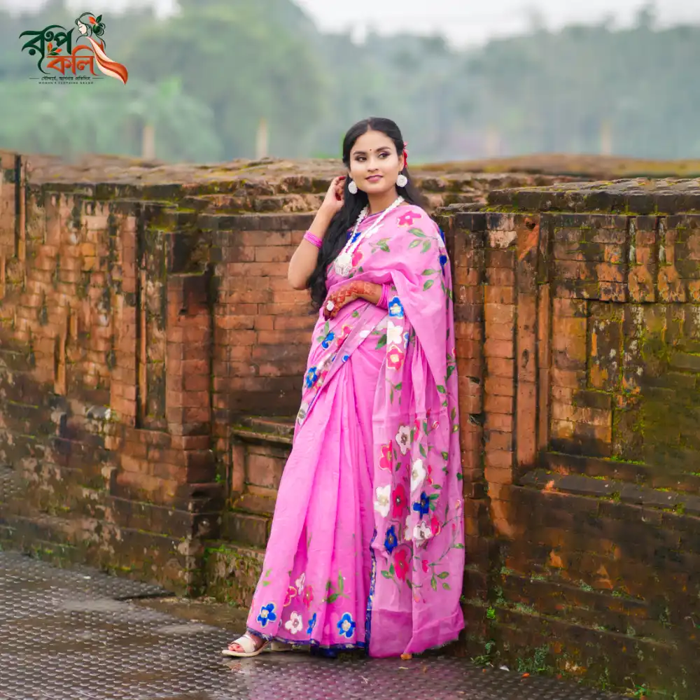 পিঙ্ক ফ্লোরাল পেইন্টেড শাড়ি - Image 3
