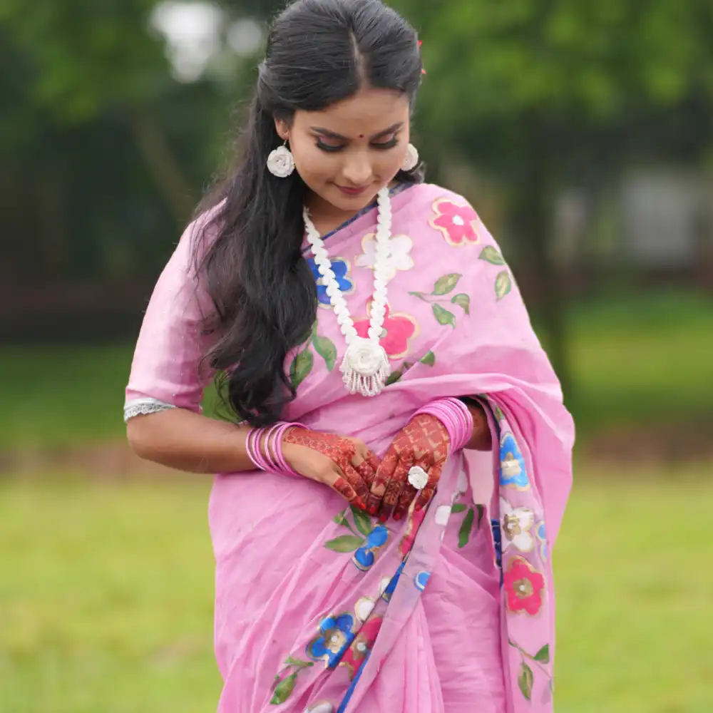 পিঙ্ক ফ্লোরাল পেইন্টেড শাড়ি